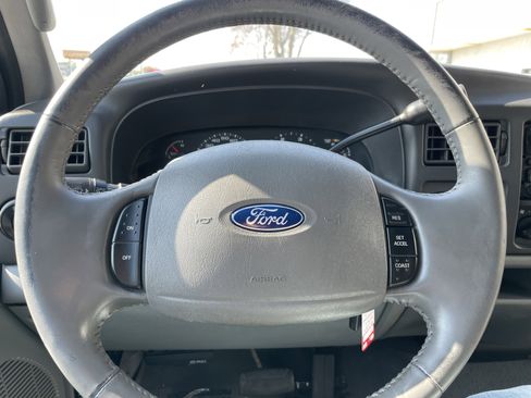 Used 2003 Ford Excursion XLT image 15