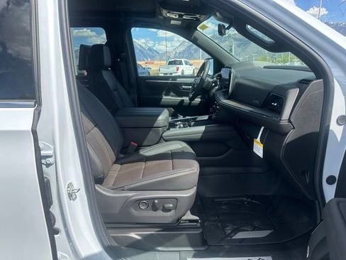 New 2026 Chevrolet Suburban High Country AWD/4WD image 17