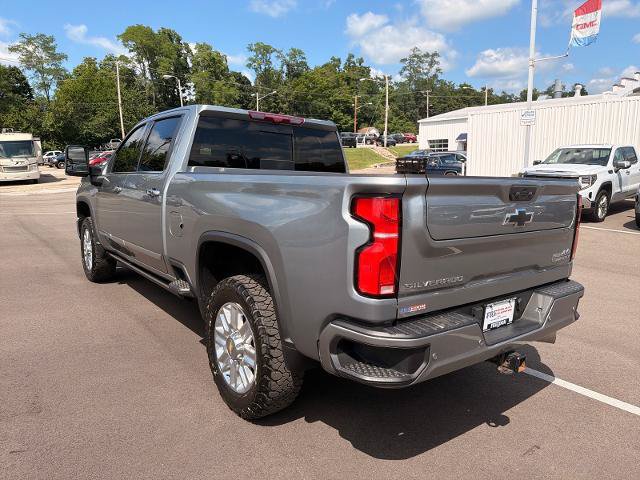 Used 2024 Chevrolet Silverado 3500 High Country w/ High Country Premium Package AWD/4WD image 3