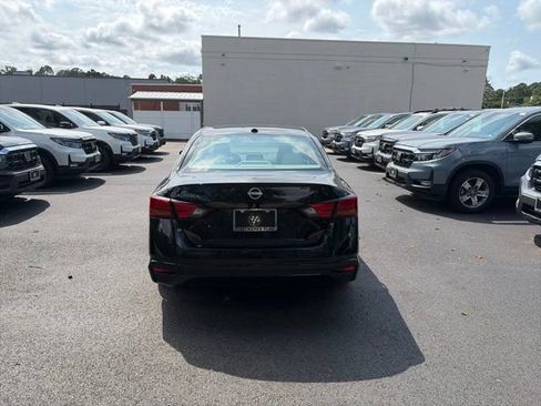 Used 2025 Nissan Altima 2.5 SV FWD image 6