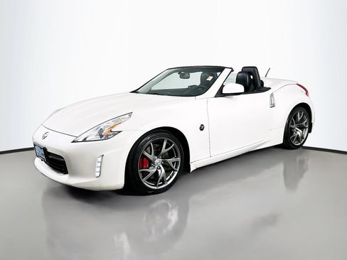 Used 2014 Nissan 370Z Touring w/ Sport Package RWD image 4