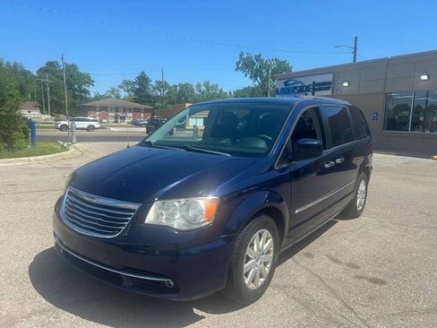 Used 2014 Chrysler Town & Country Touring w/ Driver Convenience Group FWD image 1