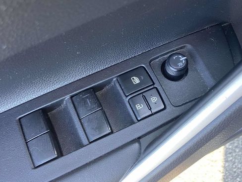 Used 2025 Toyota Corolla Cross AWD Hybrid image 19