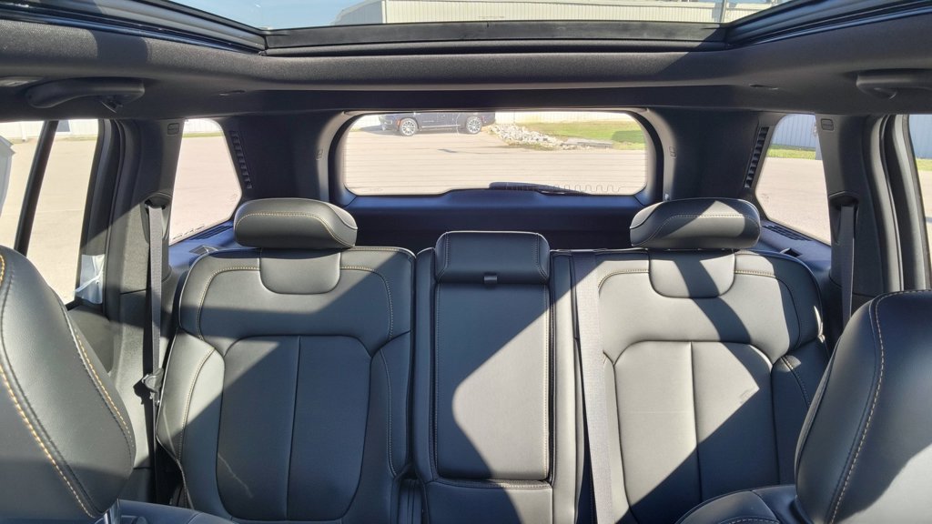 Used 2026 Jeep Grand Cherokee Limited AWD/4WD image 28