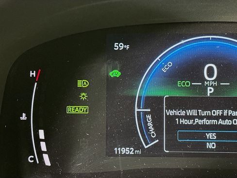 Used 2025 Toyota Camry SE image 19