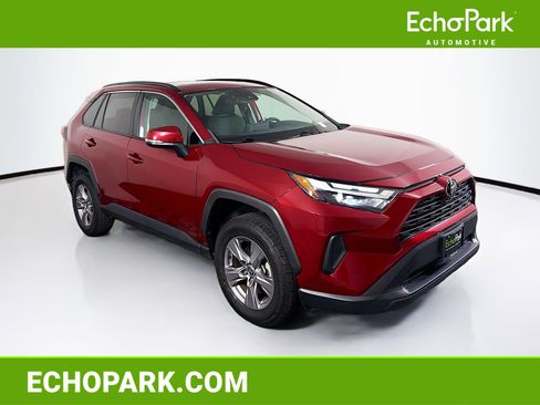 Used 2022 Toyota RAV4 XLE w/ Convenience Package FWD image 1