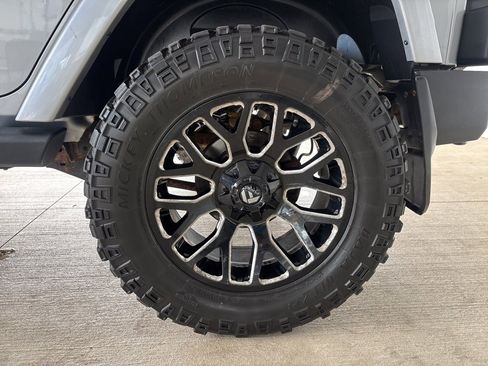 Used 2018 Jeep Wrangler Unlimited Sahara image 30