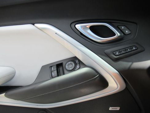 Used 2016 Chevrolet Camaro LT RWD image 21