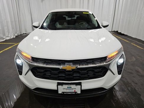 New 2026 Chevrolet Trax LS w/ LS Convenience Package image 7