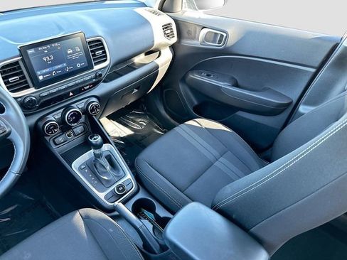 Used 2025 Hyundai Venue SEL FWD image 21