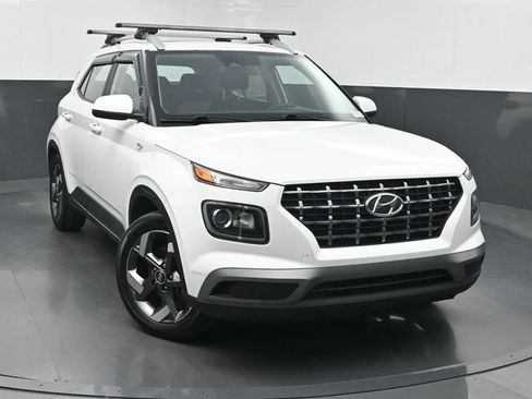 Used 2023 Hyundai Venue SEL w/ Cargo Package FWD image 1