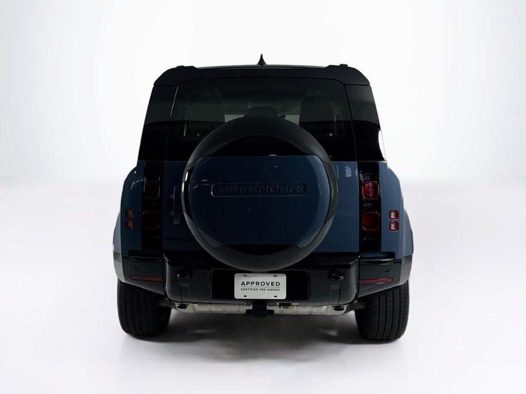 Used 2025 Land Rover Defender 90 X-Dynamic SE AWD/4WD image 4