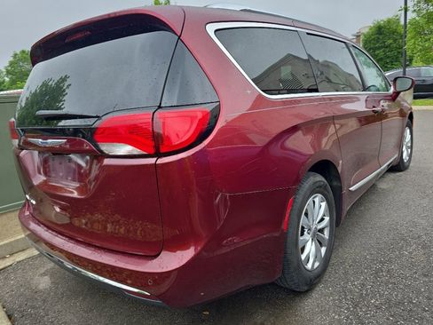 Used 2018 Chrysler Pacifica Touring-L Plus FWD image 7