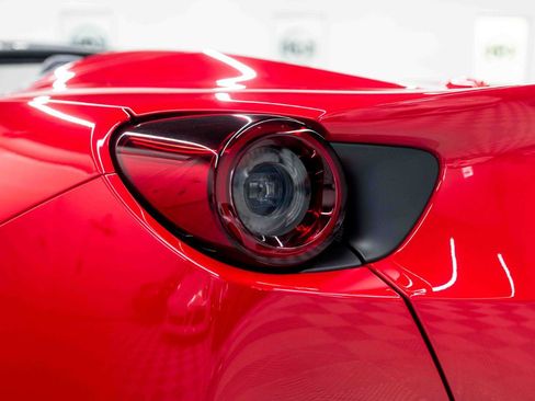 Used 2019 Ferrari Portofino RWD image 37