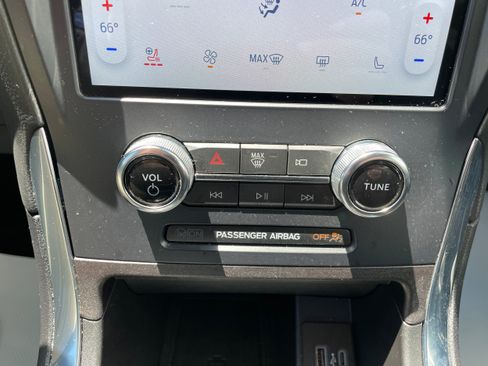 Used 2023 Ford Edge Titanium AWD/4WD image 23