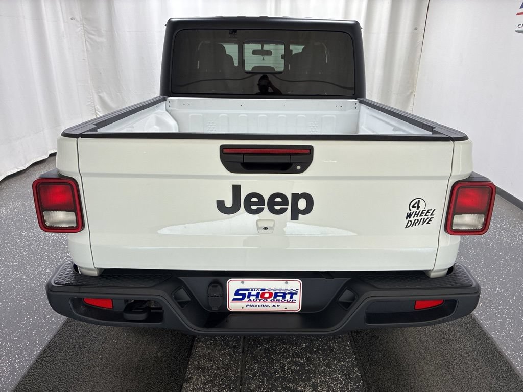 Used 2023 Jeep Gladiator Sport AWD/4WD image 5
