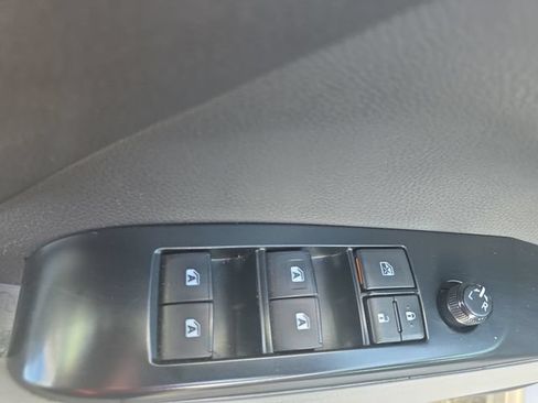 Used 2019 Toyota Camry SE w/ Convenience Package FWD image 26