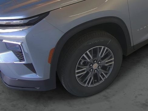 New 2026 Chevrolet Traverse LT w/ Driver Confidence Package AWD/4WD image 7