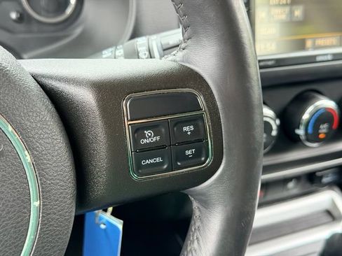 Used 2014 Jeep Compass Latitude AWD/4WD image 10