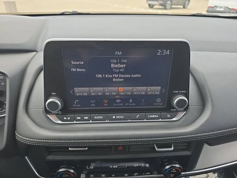 Used 2025 Nissan Rogue SV FWD image 8