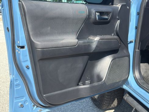 Used 2019 Toyota Tacoma TRD Off-Road RWD image 26