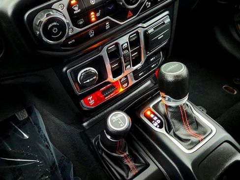 Used 2020 Jeep Gladiator Rubicon image 16