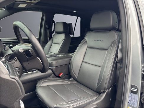 Used 2024 GMC Yukon Denali w/ Advanced Technology Package image 14