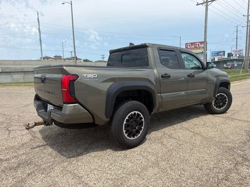 Used 2026 Toyota Tacoma TRD Off-Road w/ TRD Off Road Upgrade Package AWD/4WD image 3