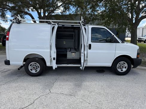 Used 2025 GMC Savana 3500 RWD image 5