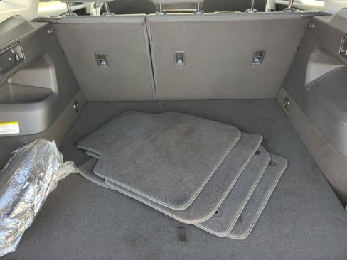 Certified 2025 Volkswagen Tiguan S image 31