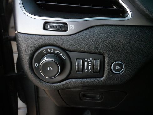 Used 2021 Jeep Cherokee Latitude Lux w/ Comfort/Convenience Group image 26