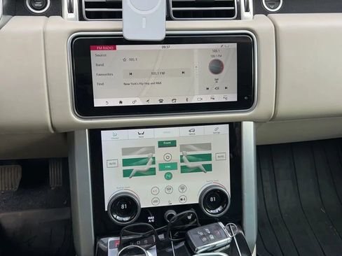 Used 2020 Land Rover Range Rover HSE image 26