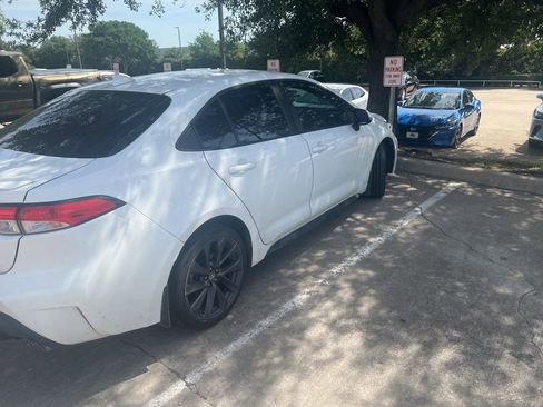 Used 2023 Toyota Corolla SE FWD image 4