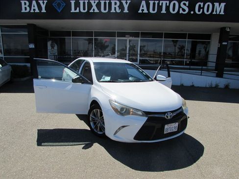Used 2015 Toyota Camry SE FWD image 35