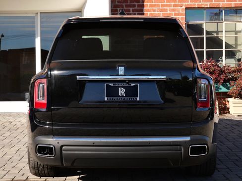 Used 2021 Rolls-Royce Cullinan image 28
