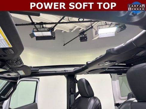 Used 2022 Jeep Wrangler Unlimited Sahara image 2