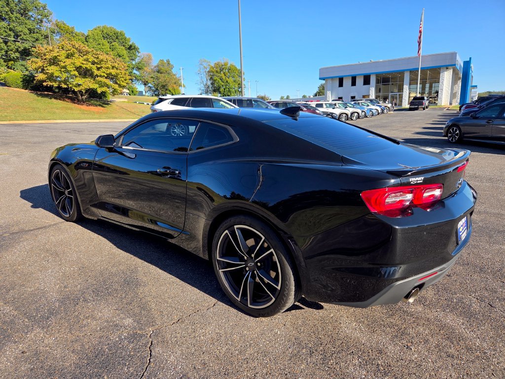 Used 2021 Chevrolet Camaro LT RWD image 5