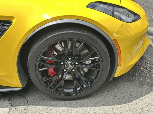 Used 2015 Chevrolet Corvette Z06 w/ 3LZ Preferred Equipment Group RWD image 9