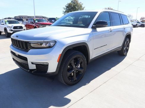 New 2025 Jeep Grand Cherokee L Limited w/ Black Appearance Package image 11