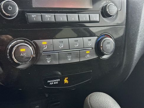 Used 2015 Nissan Rogue S FWD image 23