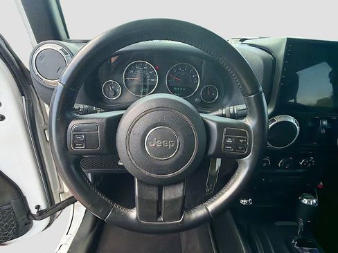 Used 2017 Jeep Wrangler Unlimited Sahara AWD/4WD image 29