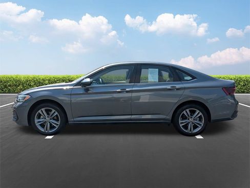 Used 2024 Volkswagen Jetta SE FWD image 8
