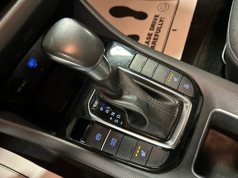 Used 2020 Hyundai Ioniq SEL image 18