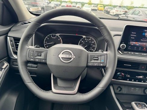 Used 2025 Nissan Rogue SV image 12