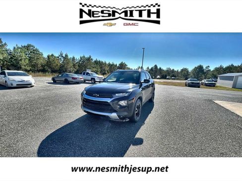 Used 2023 Chevrolet TrailBlazer LT w/ Convenience Package image 1