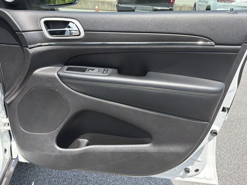 Used 2018 Jeep Grand Cherokee Limited RWD image 17