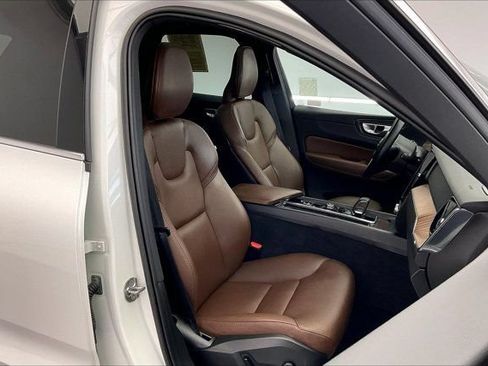 Used 2022 Volvo XC60 B5 Momentum AWD/4WD image 6
