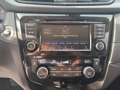 Used 2019 Nissan Rogue SV AWD/4WD image 16