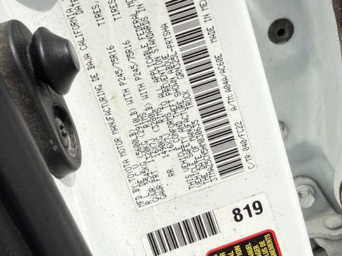Used 2017 Toyota Tacoma SR5 RWD image 36