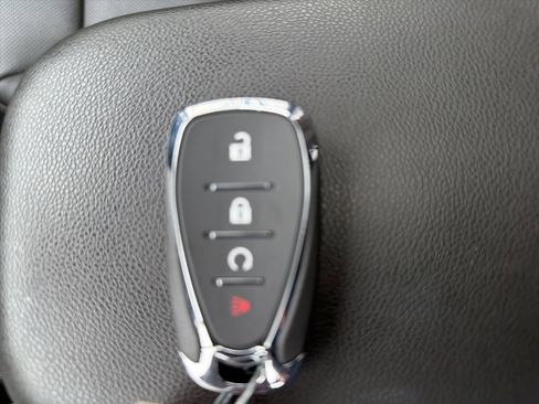 Used 2024 Chevrolet Trax RS w/ Sunroof Package image 24